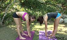 Amigos uni gozan fiesta juntos