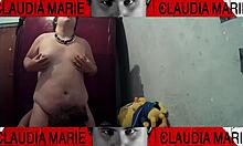 This is how the curvy woman likes her pussy licked