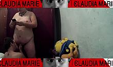 This is how the curvy woman likes her pussy licked