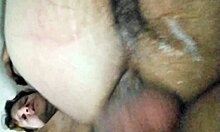 sentía mucho dolor en esa posición pero soportó para hacer feliz al chacal