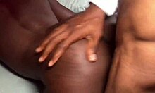 Θέλεις να δεις αυτή την BBW έφηβη 18+ να πίνει μεγάλο μαύρο πούτσο;