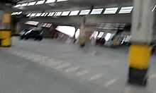 esposa no mercado sem calcinha se exibindo