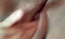 novinha tarada gozando na siririca com tesão