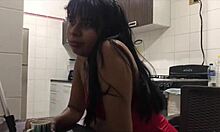 Grabo A La Puta De Mi Hermanastra Mientras Me Da Una Deliciosa Mamada Y Me La Follo Hasta Correrme En Su Apretado Coño