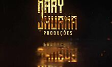 safada toda melada gozando na cama - mary jhuana masturbates intensely on bed