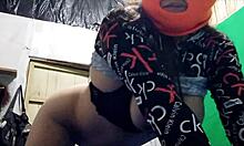 madrastra se puso su mascara para que el marido no la reconozca haciendo porno conmigo luego de eso me mostro sus deliciosas nalgas porno real casero gratis