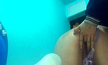 Le toco la vagina y el culo mi novia cuando nos ven por webcam