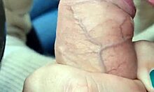 Mamada En El Coche Traga Todo Y Hasta Se Chupa Los Dedos