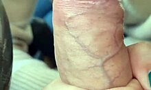 Mamada En El Coche Traga Todo Y Hasta Se Chupa Los Dedos