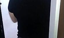 Descubro a mi tio pervertido grabandome y terminamos follando a cambio de dinero