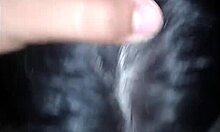 Descubro a mi tio pervertido grabandome y terminamos follando a cambio de dinero