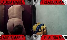 Tasting Fat Woman's Vaginal Flows Between Her Thighs