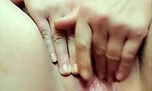 Amateur anal fucks a 9 in dildo