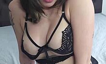 namorada timida fodendo com outro pau pela primeira vez, falando mal do corno.