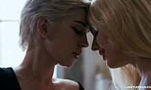 Her best friend seduces her 😘