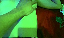 Peguei ela se masturbando assistindo pornô.