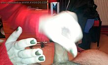 Amateur Handjob Leads To Cum