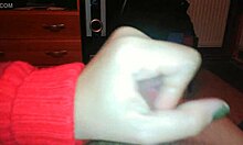 Amateur Handjob Leads To Cum