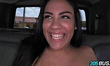 Volim ove kurvine velike prirodne sise u mojoj ručnoj masaži