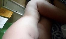 encuentro a mi hermanastro masturbando solo en casa y le digo para ayudarle real amateur