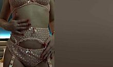 uhh, me fondlin’ my wet pussy on cam, so hot!