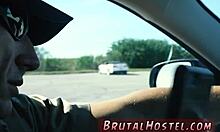 Pussy diikat tali bikin dua pelacur Aussie muda kejang-kejang