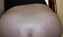 enquanto o amigo assistia tv a loira estourou o rabo - parte ii