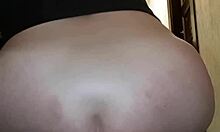 enquanto o amigo assistia tv a loira estourou o rabo - parte ii