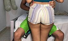 Племенница в секси дрехи съблазнява чичо за чукане