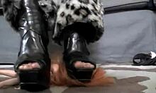 Kinky Amateur Lady Goldie Mchawn Actually Facesitting A Doll