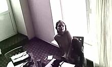 Kan du tro dette sikkerhetskameraet fanget den villeste doggystyle knulling på jobb noensinne?