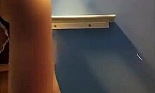 Perempuan cantik rambut hitam dedah badan sempurna di kamera tersembunyi