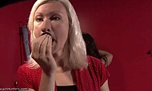 แฟนสาวน่ารักถอดเสื้อบนกล้องซ่อน แสดงตัวให้คนแอบดู