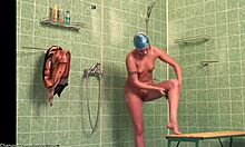 hei, vil du se denne slanke skjønnheten våt i dusjen?