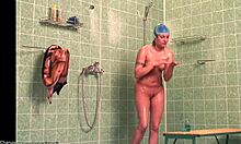 hei, vil du se denne slanke skjønnheten våt i dusjen?