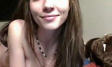 Amateur girlfriend fingering on webcam