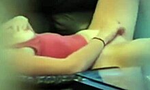 Kinky Bimbo spioniert heißen Schwestern bei Solo-Sofa-Spiel zu