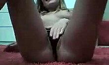 i'm gettin' naked n' rubbin' my clit on da floor