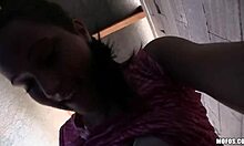 Wow, ta amaterka je pokazala svoje sise za denar!