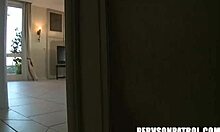 Curvy slut lifts pretty feet while getting oral pleasure