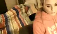 She spreads her holes on webcam