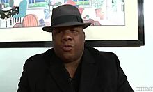 i'm watchin this attractive blonde bimbo holdin her feet durin interracial fuckin