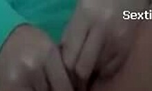 Sublime Amateur Spreading Shaved Pussy On Webcam!