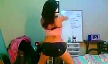 teen hottie dances in shorts, exposing her ass on webcam