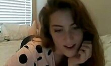 Bubble Butt Beauty Wiggles Juicy Ass On Webcam