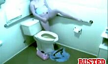 hey girl, slightly fat babe getting off on toilet, so hot! 😜