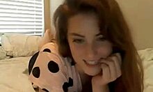 Bubble Butt Beauty Wiggles Juicy Ass On Webcam