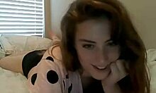 Bubble Butt Beauty Wiggles Juicy Ass On Webcam