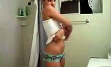 Nice gf homemade tape of petite vixen getting naked 😍