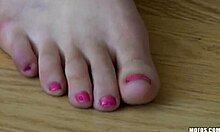 Wow, this brunette babe with small tits trying anal assfucking!